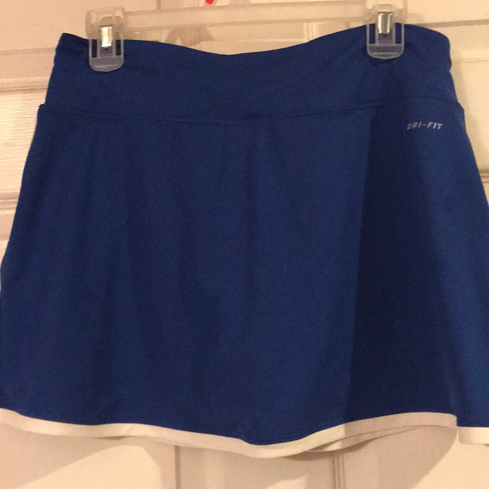 Large Nike skorts
